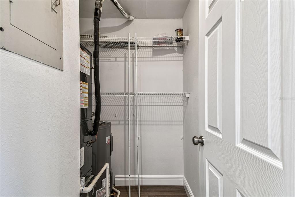 合同活跃: $1,325 (1 贝兹, 1 浴室, 760 平方英尺)