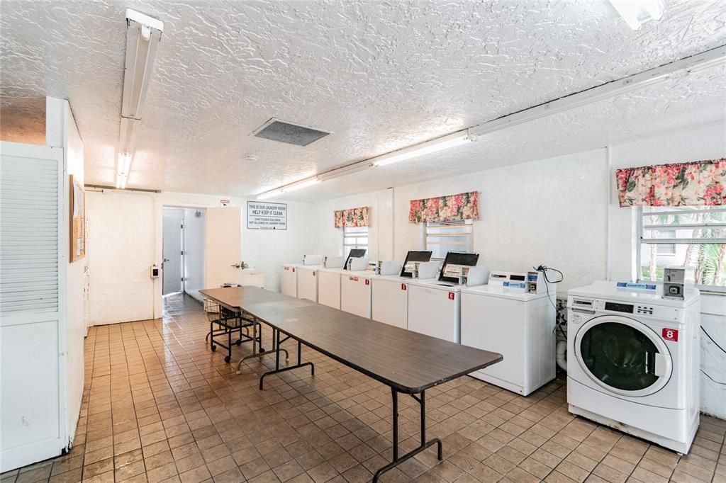 合同活跃: $1,325 (1 贝兹, 1 浴室, 760 平方英尺)