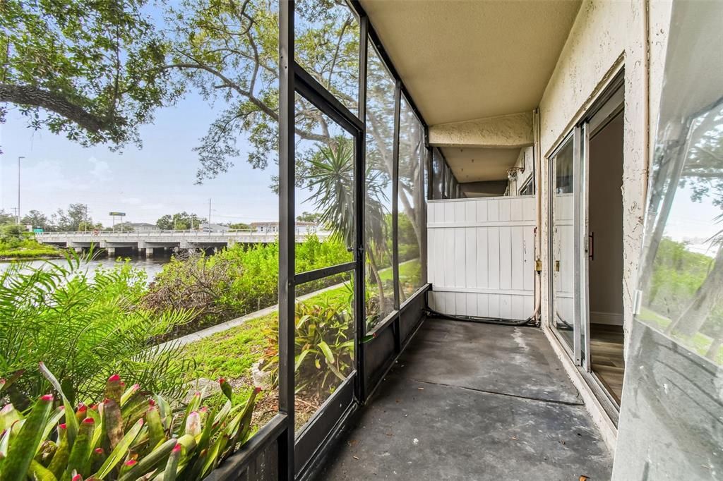 合同活跃: $1,325 (1 贝兹, 1 浴室, 760 平方英尺)