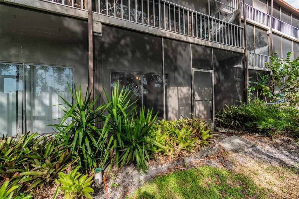 合同活跃: $1,325 (1 贝兹, 1 浴室, 760 平方英尺)