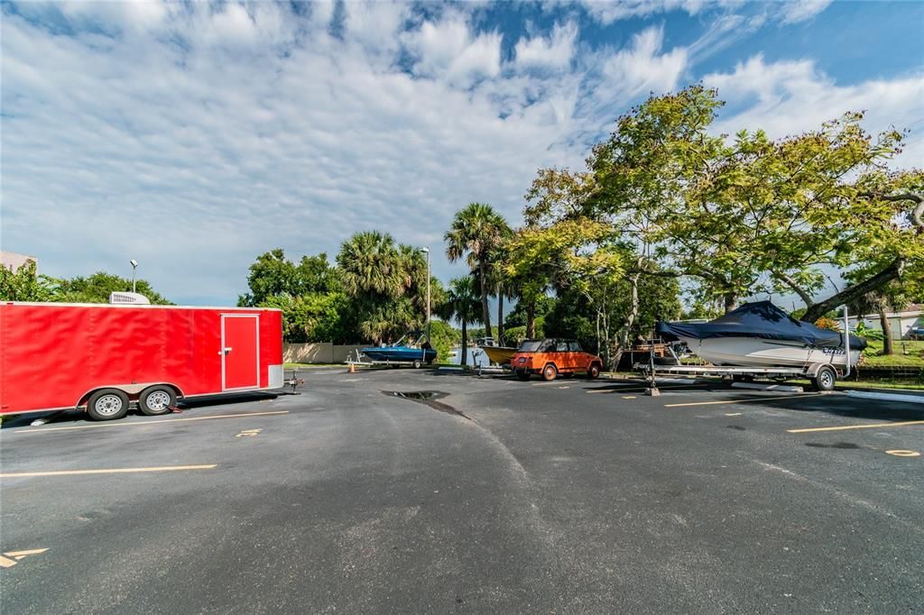 合同活跃: $1,325 (1 贝兹, 1 浴室, 760 平方英尺)