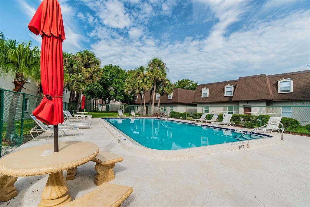 合同活跃: $1,325 (1 贝兹, 1 浴室, 760 平方英尺)