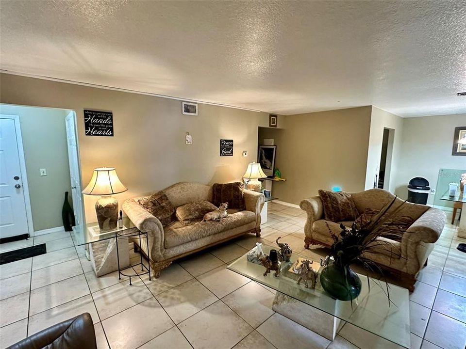 For Sale: $135,000 (2 beds, 2 baths, 1165 Square Feet)