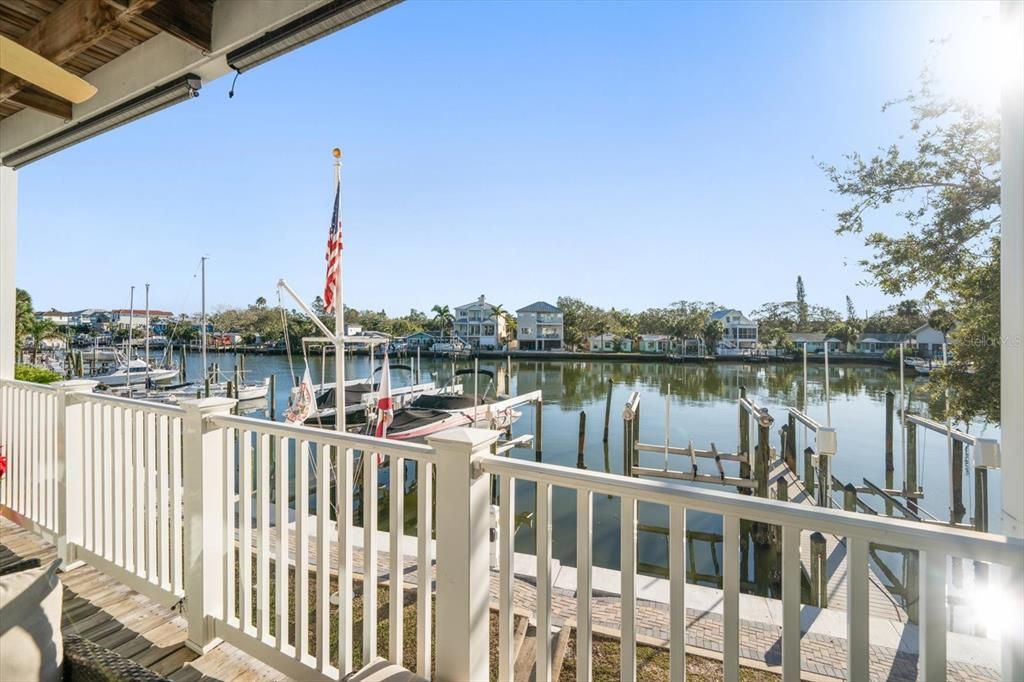 Private slip where one can moor a watercraft of various sizes. Crusing calm waters to the Intracoastal and the Gulf is just minutes away!