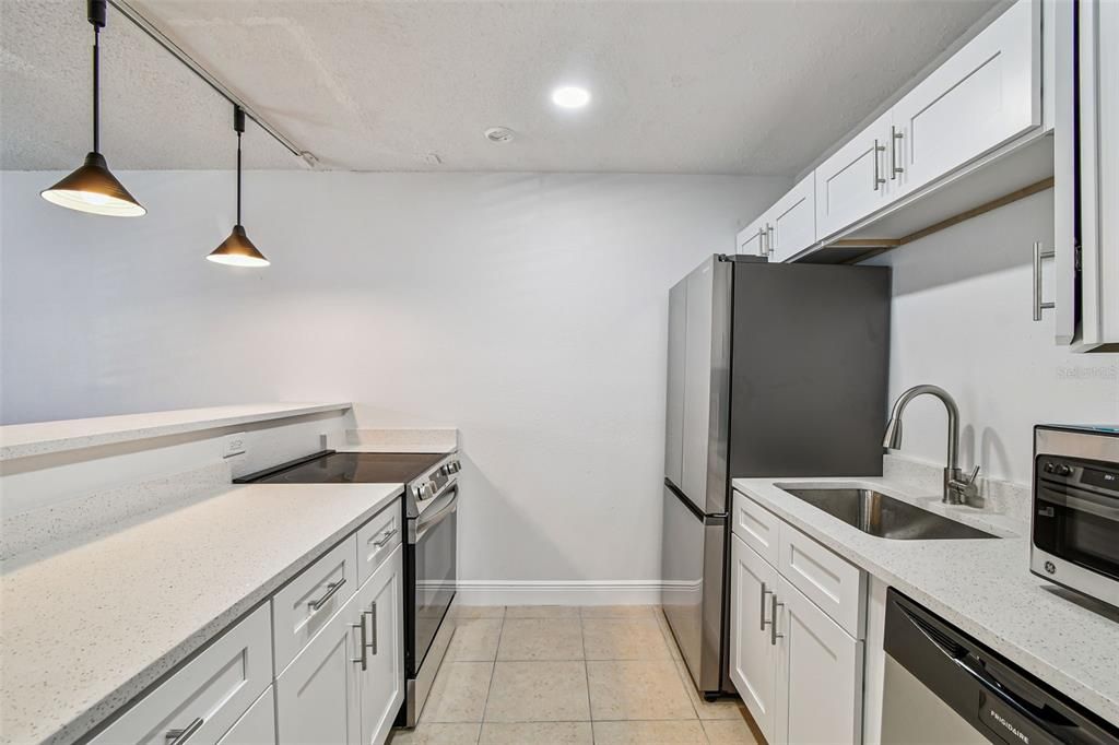 В аренду: $1,275 (1 спален, 1 ванн, 760 Квадратных фут)