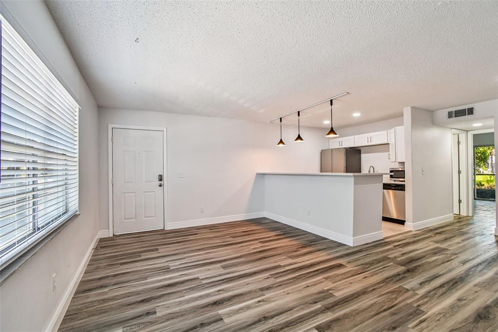 В аренду: $1,275 (1 спален, 1 ванн, 760 Квадратных фут)