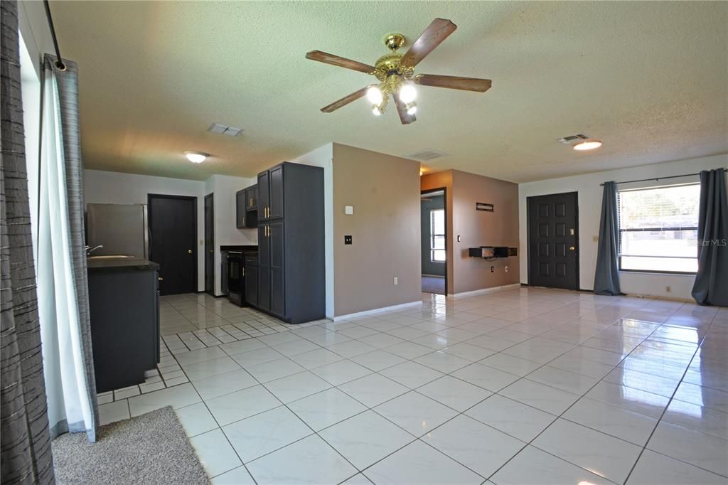 For Sale: $270,000 (2 beds, 2 baths, 1116 Square Feet)