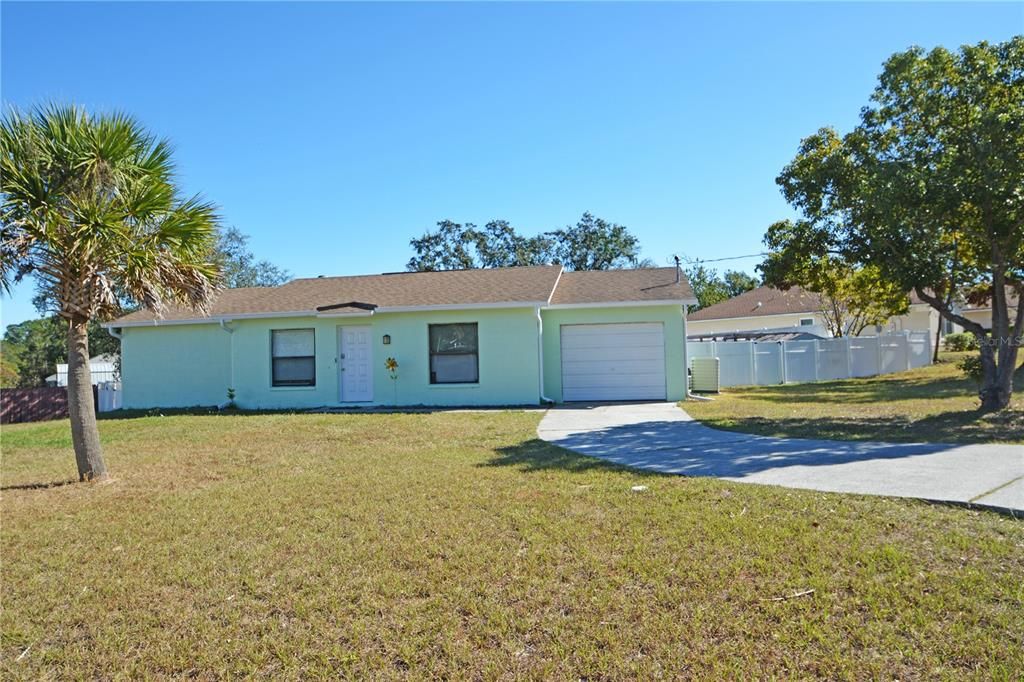 For Sale: $270,000 (2 beds, 2 baths, 1116 Square Feet)