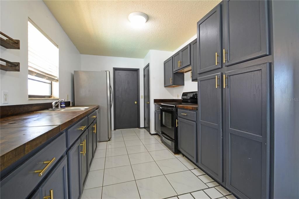 For Sale: $270,000 (2 beds, 2 baths, 1116 Square Feet)