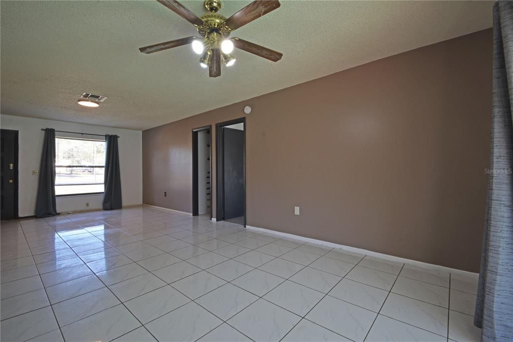 For Sale: $270,000 (2 beds, 2 baths, 1116 Square Feet)