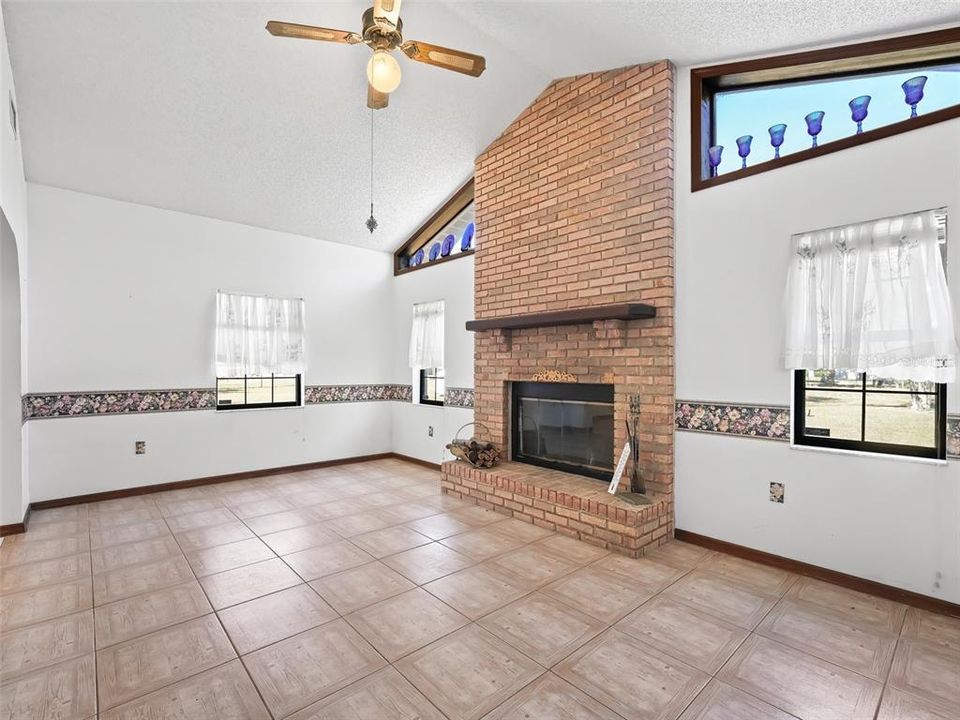 For Sale: $337,900 (3 beds, 2 baths, 1778 Square Feet)