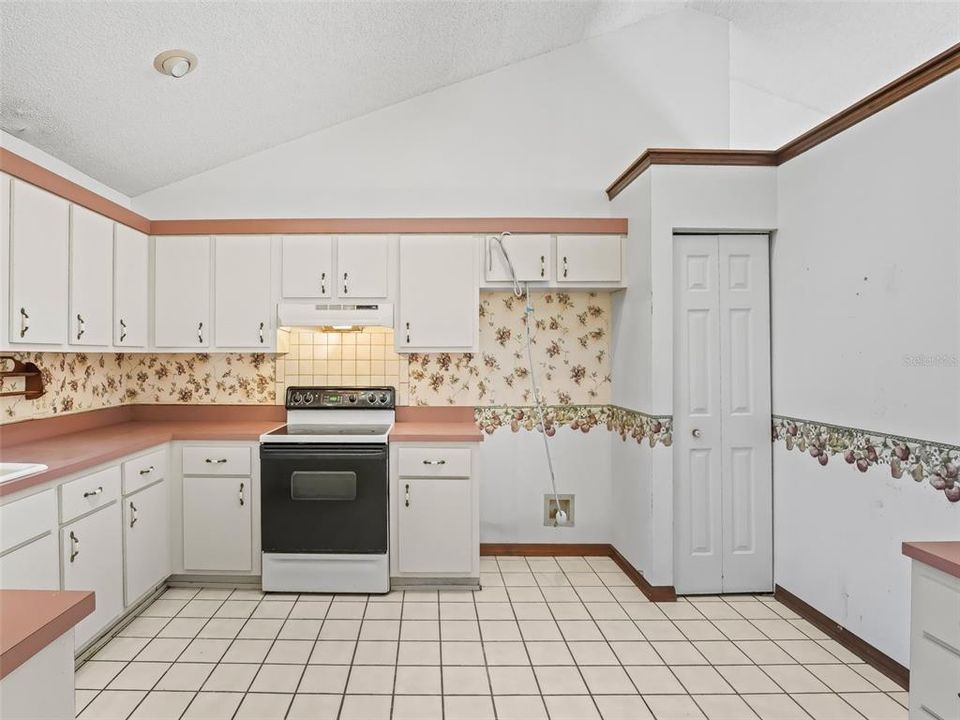 For Sale: $337,900 (3 beds, 2 baths, 1778 Square Feet)