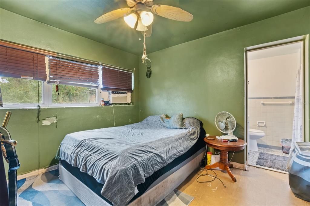 Active With Contract: $175,000 (3 beds, 2 baths, 1204 Square Feet)