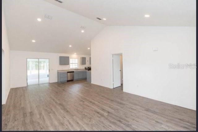 For Sale: $277,900 (3 beds, 2 baths, 1335 Square Feet)