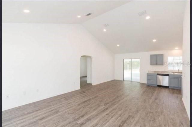 For Sale: $277,900 (3 beds, 2 baths, 1335 Square Feet)