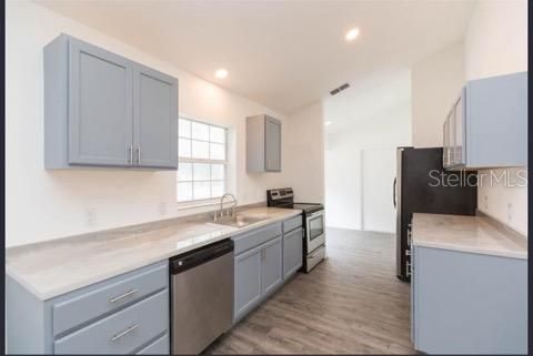 For Sale: $277,900 (3 beds, 2 baths, 1335 Square Feet)