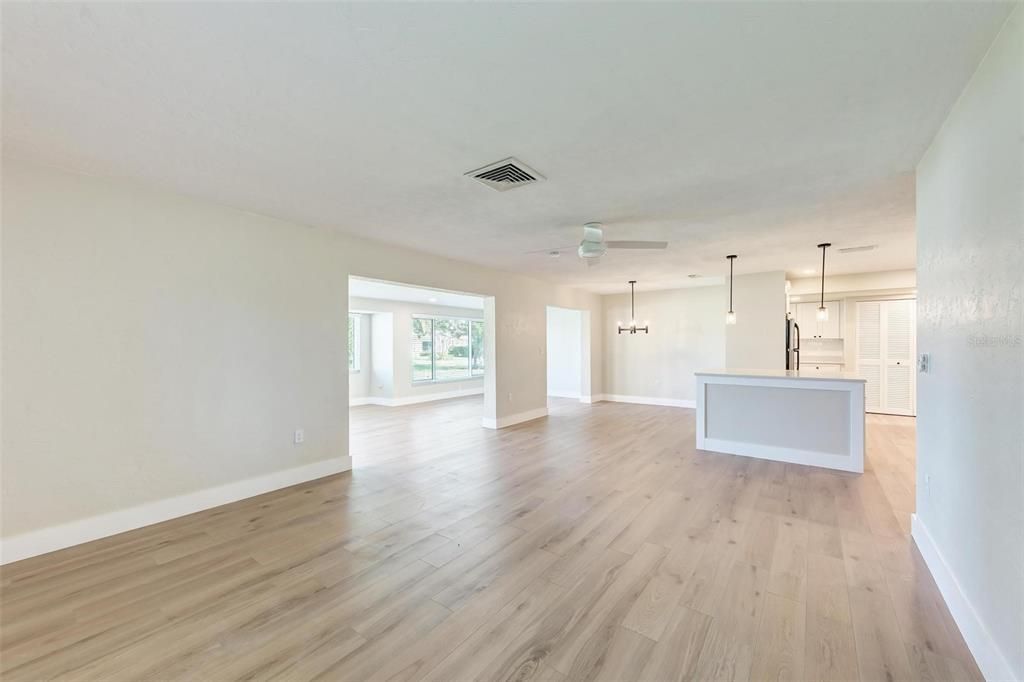 For Sale: $349,000 (2 beds, 2 baths, 1738 Square Feet)