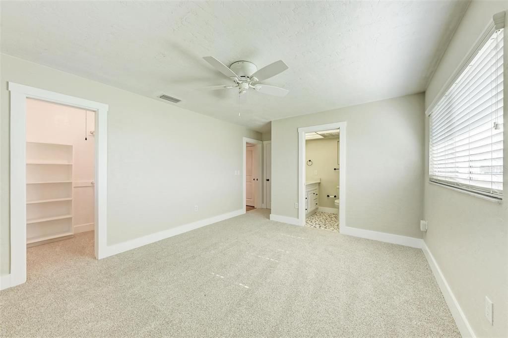 For Sale: $349,000 (2 beds, 2 baths, 1738 Square Feet)