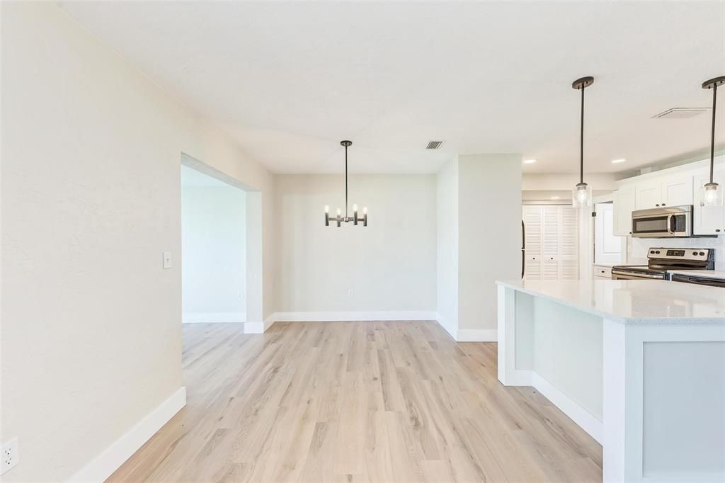 For Sale: $349,000 (2 beds, 2 baths, 1738 Square Feet)