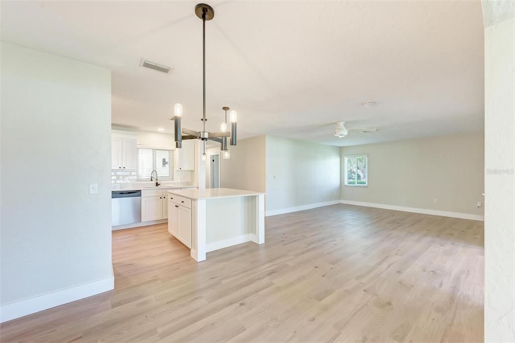 For Sale: $349,000 (2 beds, 2 baths, 1738 Square Feet)