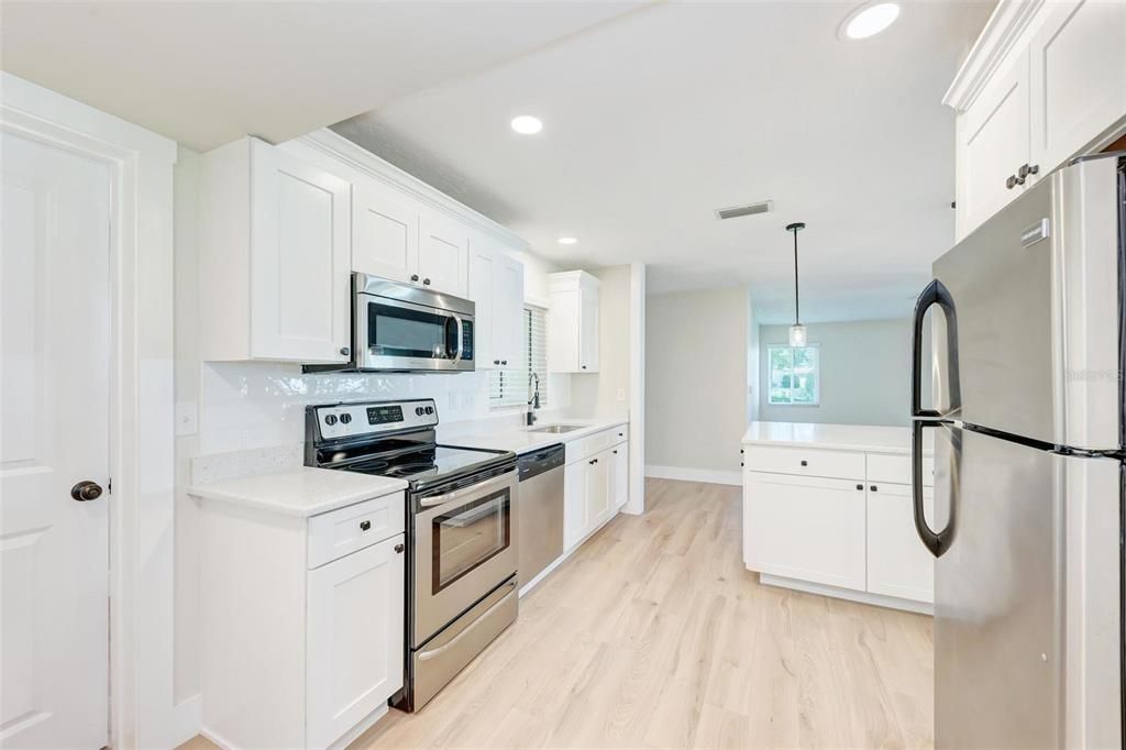 For Sale: $349,000 (2 beds, 2 baths, 1738 Square Feet)