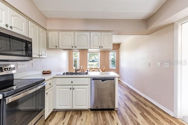 Ultra Large Kitchen with Stainless Steel Appliances! 11x26