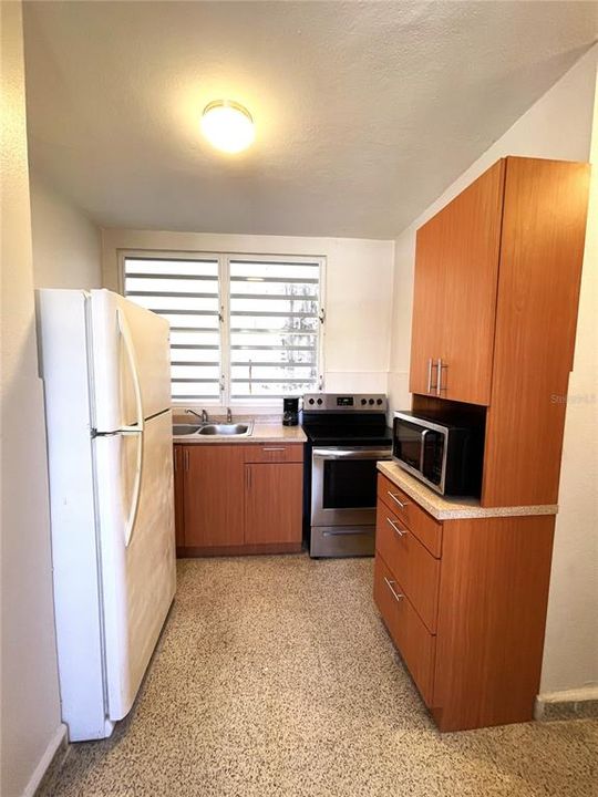 For Rent: $2,300 (2 beds, 1 baths, 1100 Square Feet)