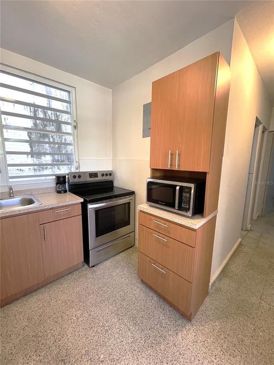 For Rent: $2,300 (2 beds, 1 baths, 1100 Square Feet)