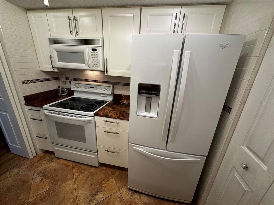 For Sale: $275,000 (2 beds, 2 baths, 1178 Square Feet)