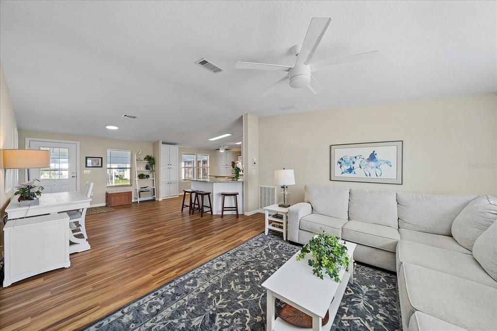 Active With Contract: $325,000 (3 beds, 2 baths, 1798 Square Feet)