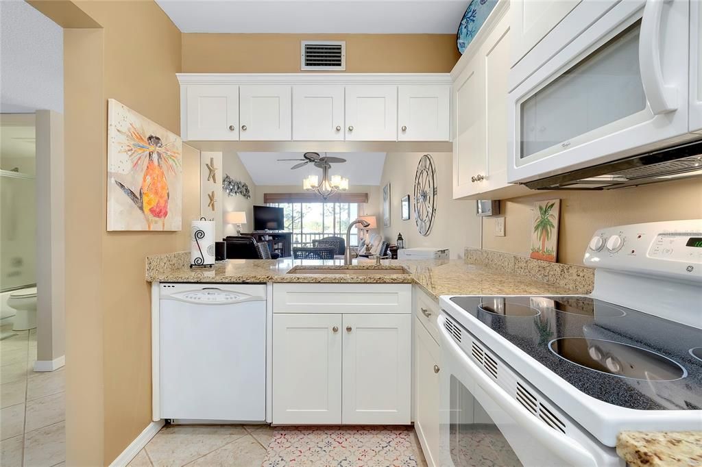 Kitchen access via foyer.