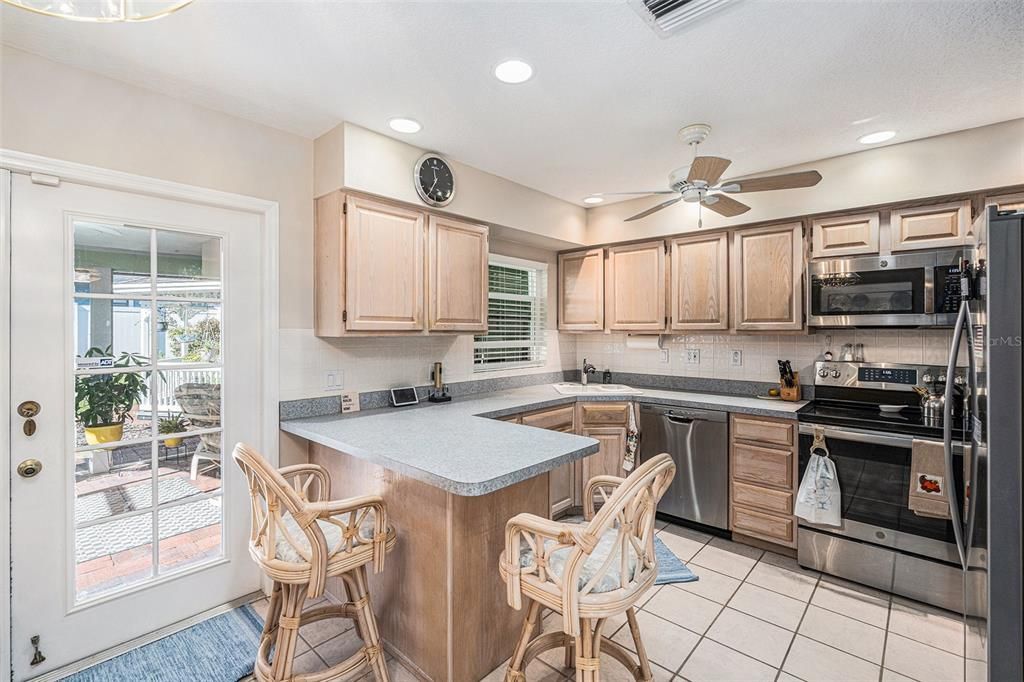 Active With Contract: $405,000 (3 beds, 2 baths, 1804 Square Feet)