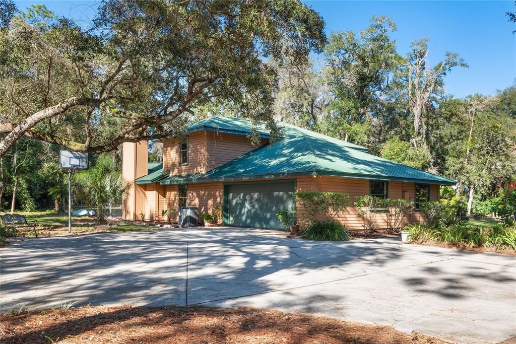 Plenty of parking and space for outdoor activities! The spacious driveway and basketball hoop offer room for fun and games.