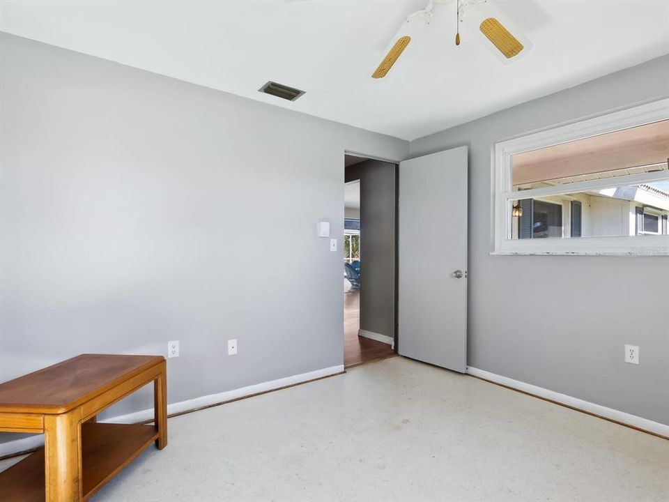 For Sale: $399,000 (2 beds, 2 baths, 1018 Square Feet)