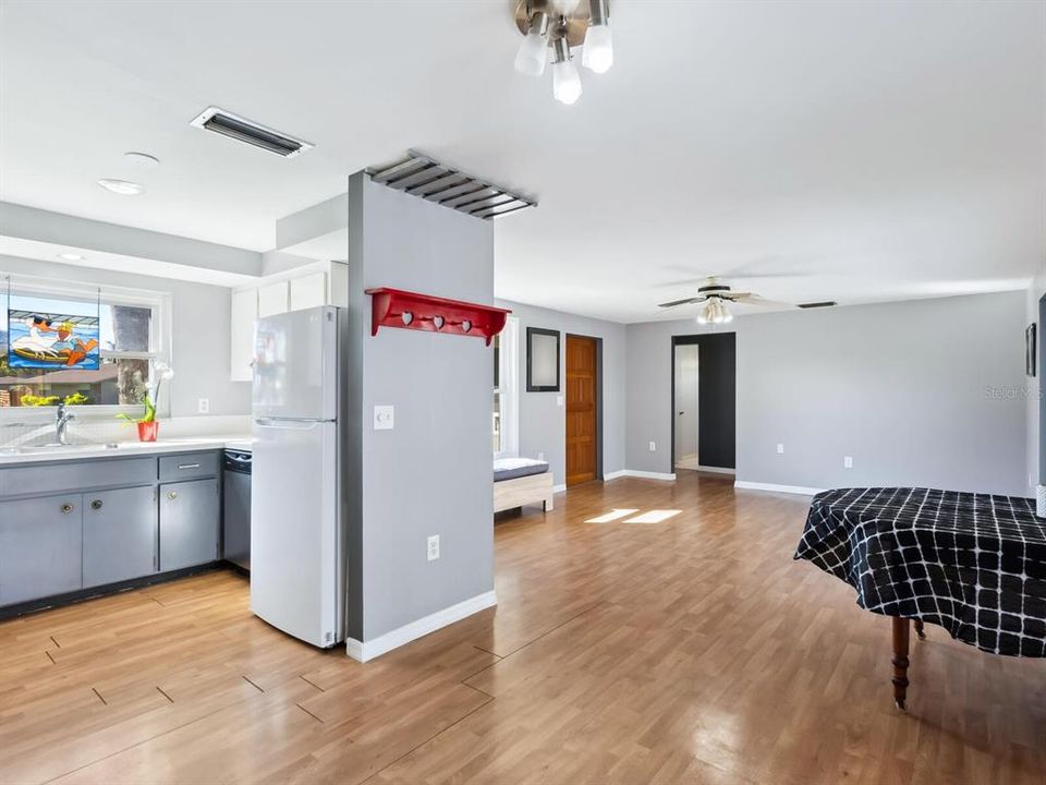 For Sale: $399,000 (2 beds, 2 baths, 1018 Square Feet)