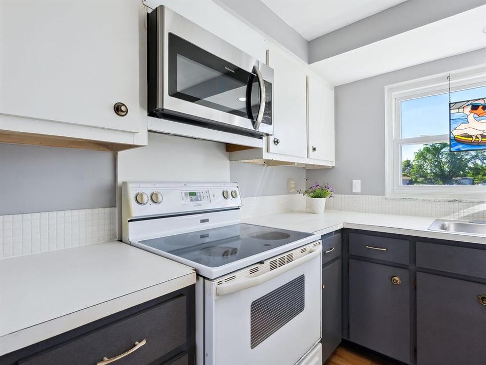 For Sale: $399,000 (2 beds, 2 baths, 1018 Square Feet)