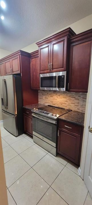 For Rent: $2,300 (3 beds, 2 baths, 1408 Square Feet)