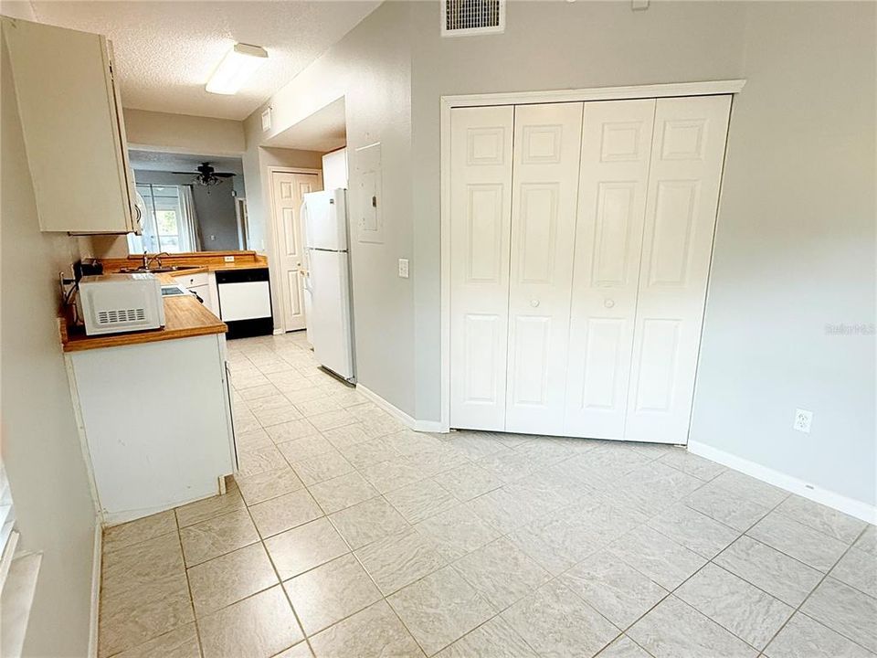 SPACIOUS EATING AREA IN KITCHEN SHOWING DOORS TO WASHER AND DRYER.