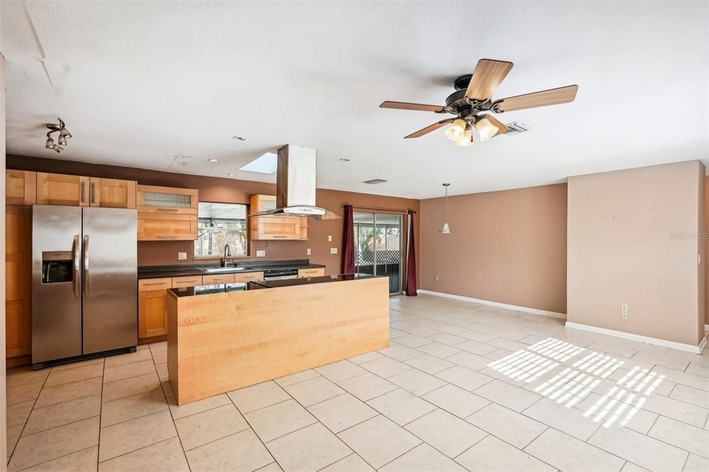 Active With Contract: $375,000 (4 beds, 2 baths, 1546 Square Feet)