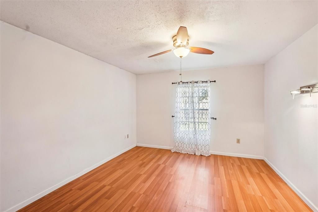 Active With Contract: $375,000 (4 beds, 2 baths, 1546 Square Feet)