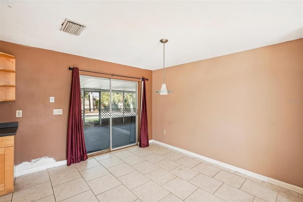 Active With Contract: $375,000 (4 beds, 2 baths, 1546 Square Feet)