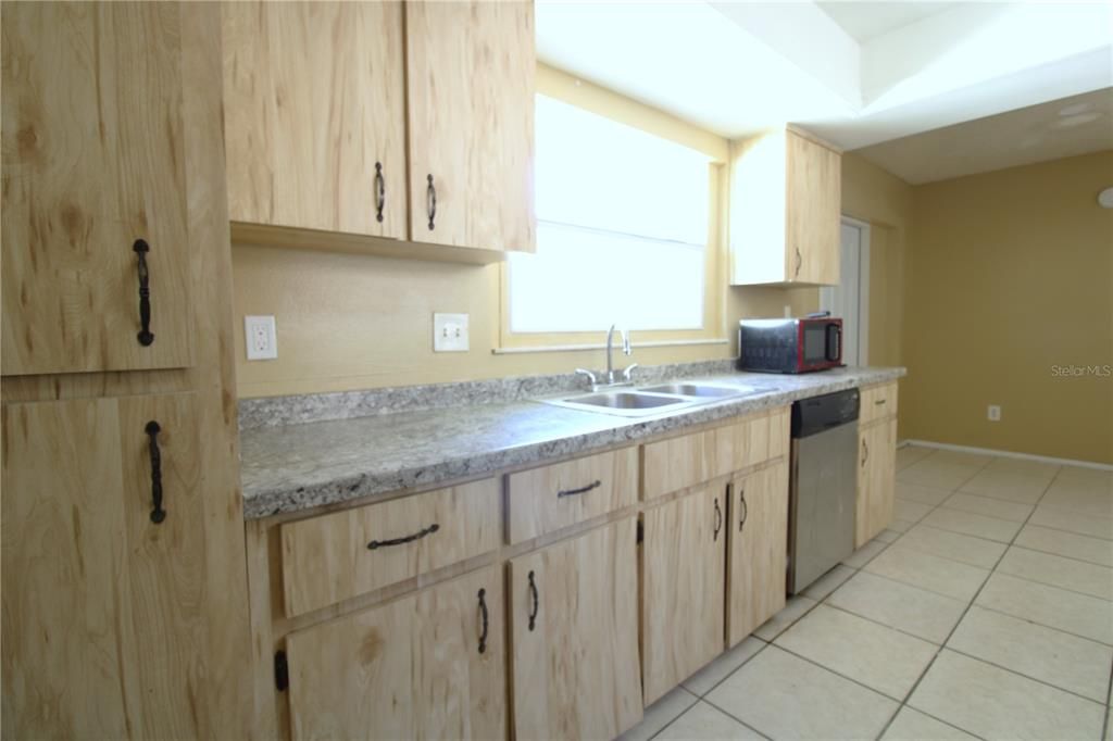 For Rent: $2,500 (4 beds, 2 baths, 1520 Square Feet)