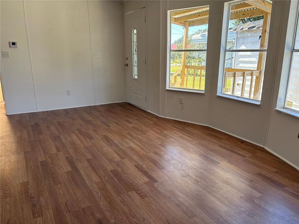 LARGE DINING AREA