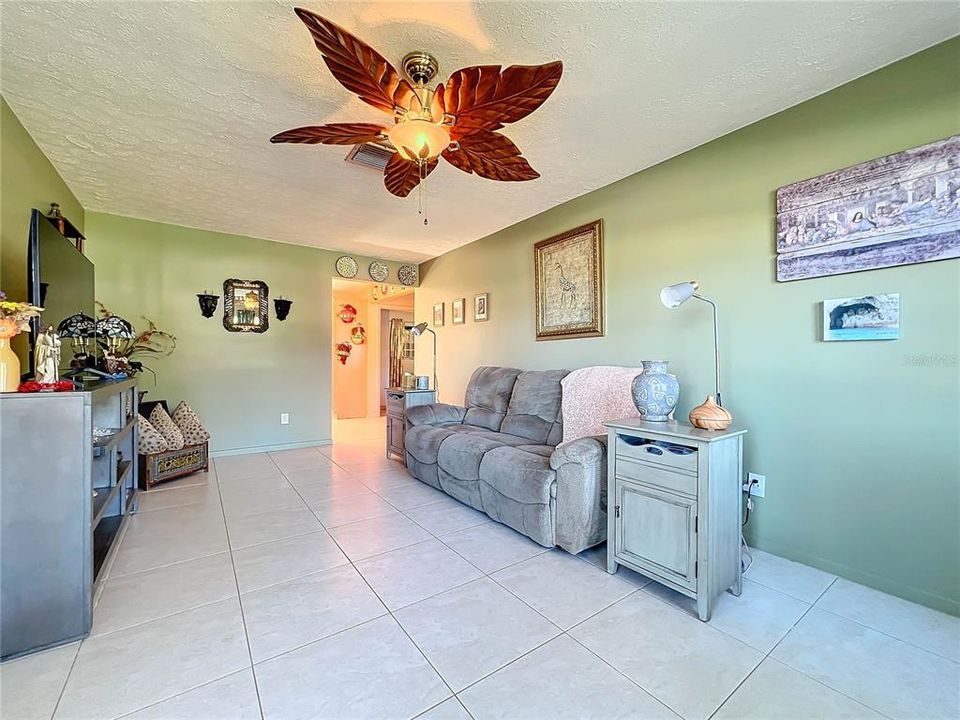 For Sale: $299,950 (2 beds, 2 baths, 1040 Square Feet)