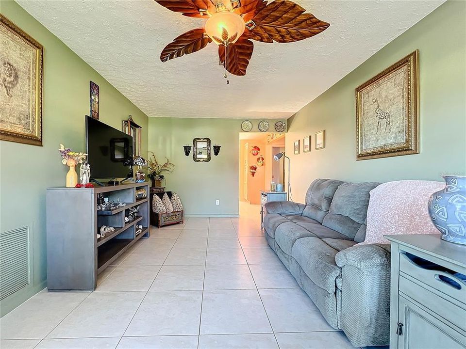 For Sale: $299,950 (2 beds, 2 baths, 1040 Square Feet)