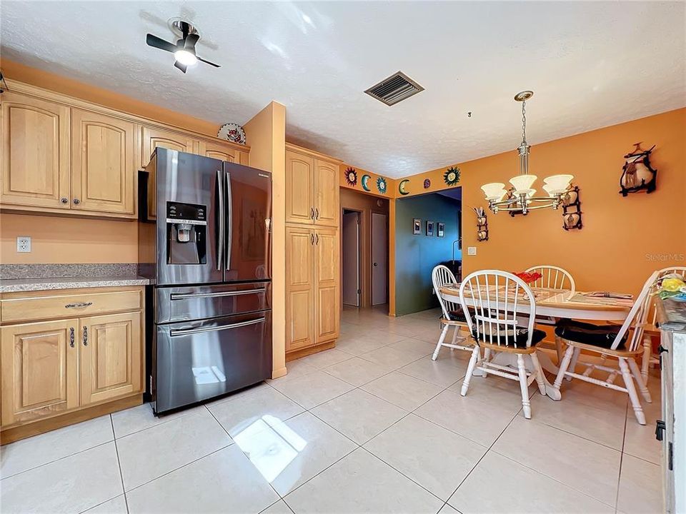 For Sale: $299,950 (2 beds, 2 baths, 1040 Square Feet)