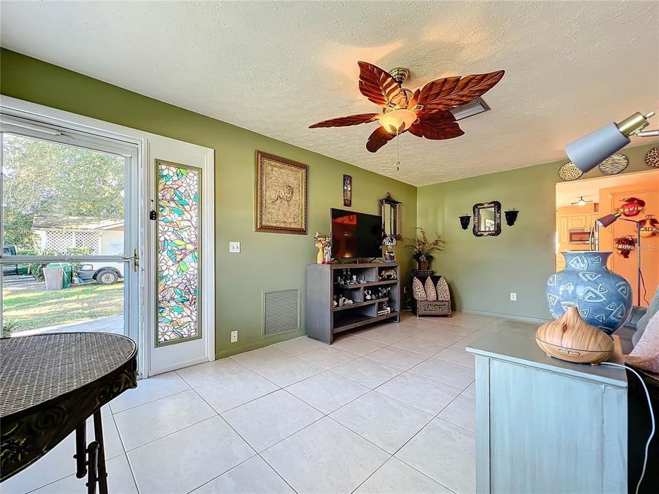 For Sale: $299,950 (2 beds, 2 baths, 1040 Square Feet)