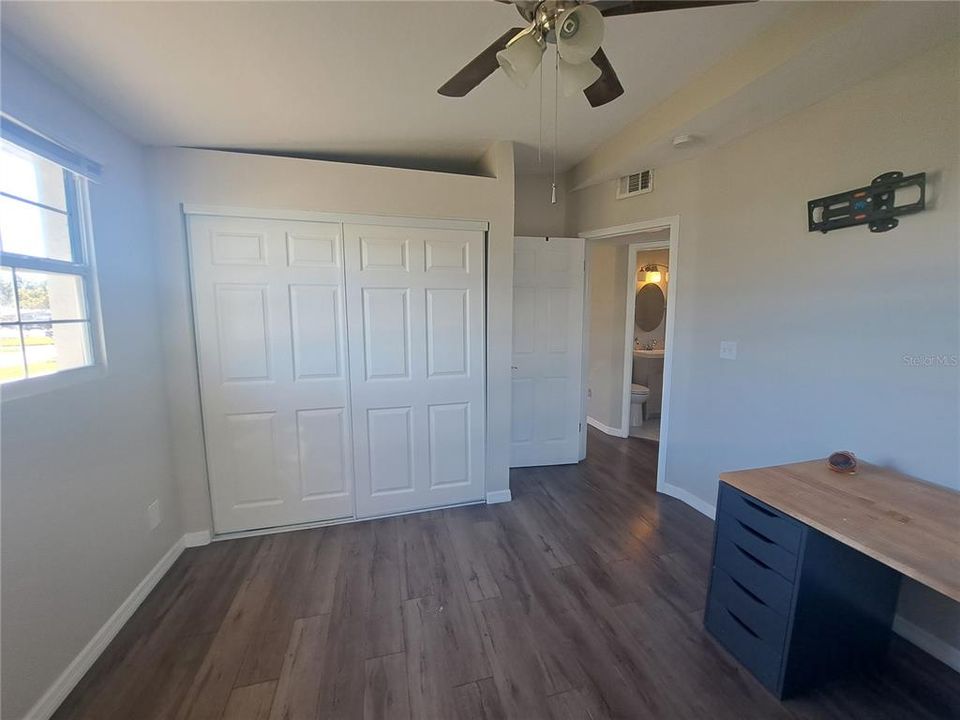 For Sale: $269,000 (3 beds, 1 baths, 950 Square Feet)