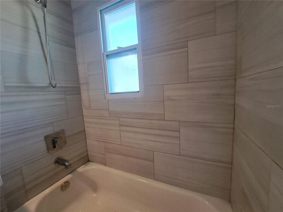 For Sale: $269,000 (3 beds, 1 baths, 950 Square Feet)