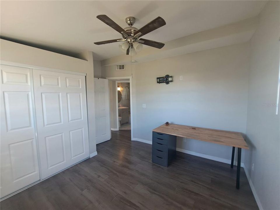 For Sale: $269,000 (3 beds, 1 baths, 950 Square Feet)